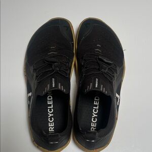 Vivobarefoot womens Black trail knit fg size 10